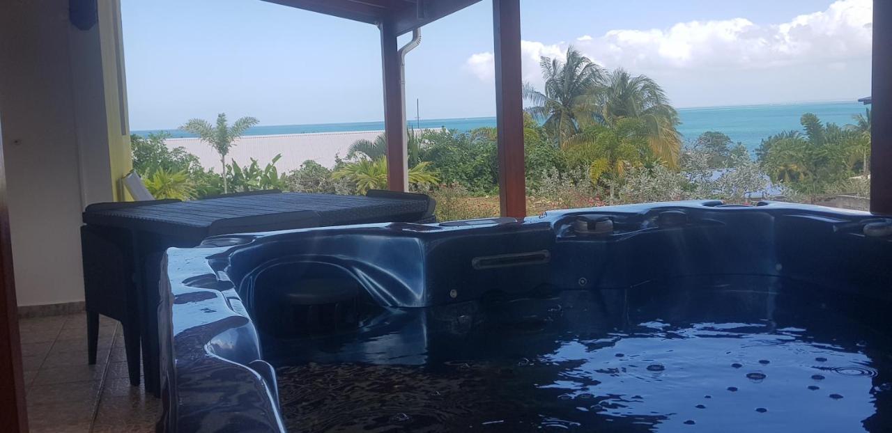 L'ALIZÉE&SPA Jacuzzi privatif haut de gamme Sainte-Rose Extérieur photo