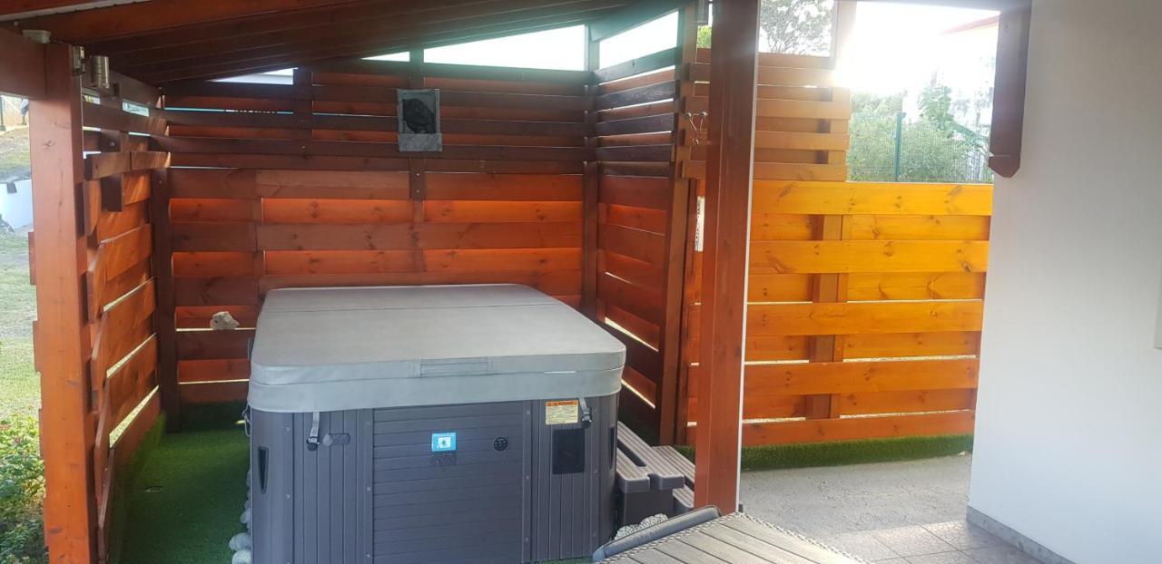L'ALIZÉE&SPA Jacuzzi privatif haut de gamme Sainte-Rose Extérieur photo