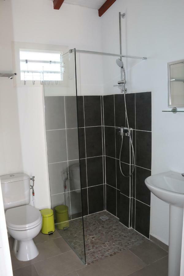 L'ALIZÉE&SPA Jacuzzi privatif haut de gamme Sainte-Rose Extérieur photo