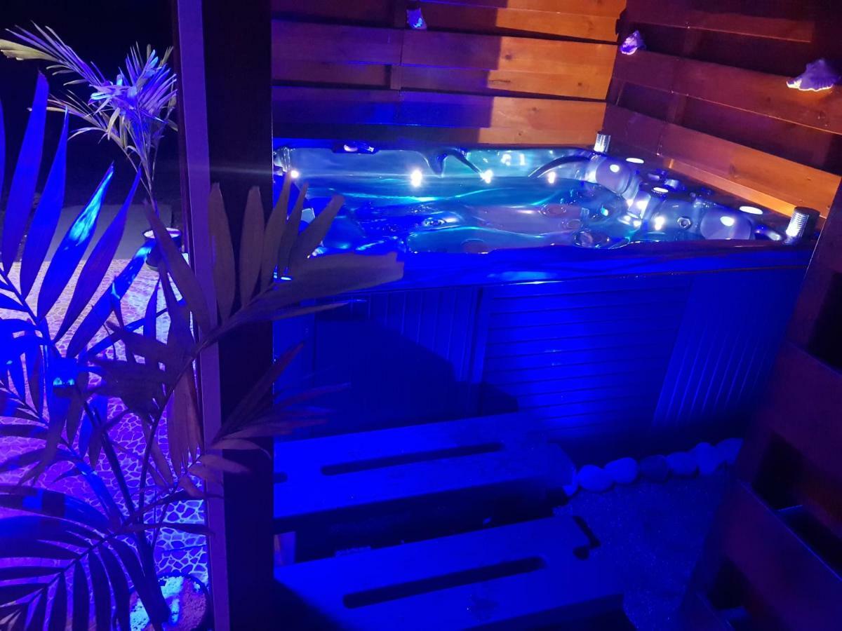 L'ALIZÉE&SPA Jacuzzi privatif haut de gamme Sainte-Rose Extérieur photo